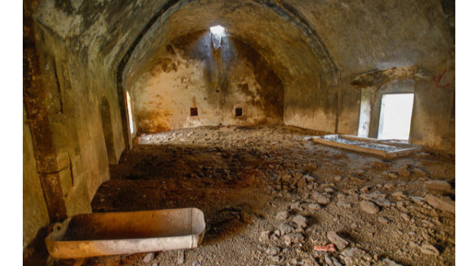 Ermənilər daha bir məscidimizi tövləyə çevirdi - VİDEO