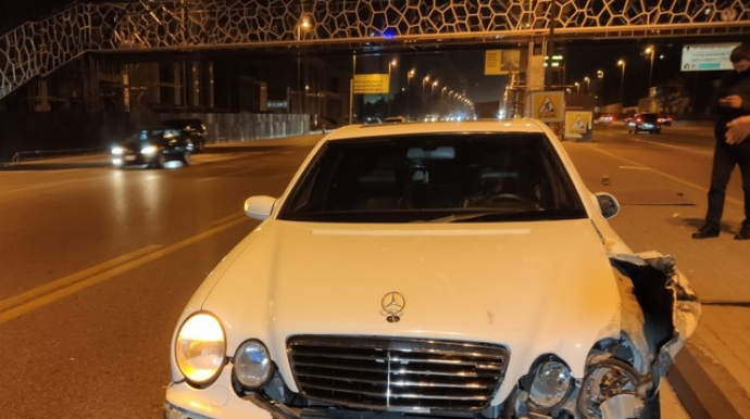 Bakıda sürücü idarəetməni itirərək qəza törədib  - VİDEO - FOTO