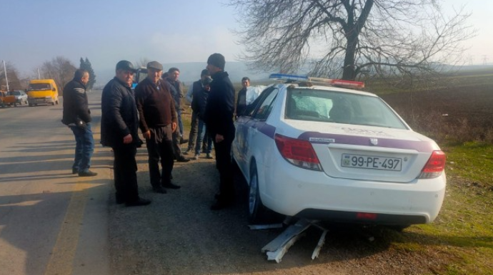 Dövlət qurumunun avtomobili traktorla toqquşdu - Xəsarət alan var   - FOTO