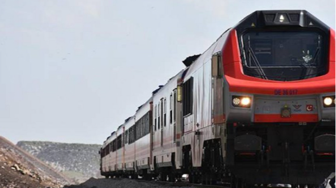 Bakı-Tbilisi sərnişin qatarı əlamətdar gündə bərpa olunacaq? 