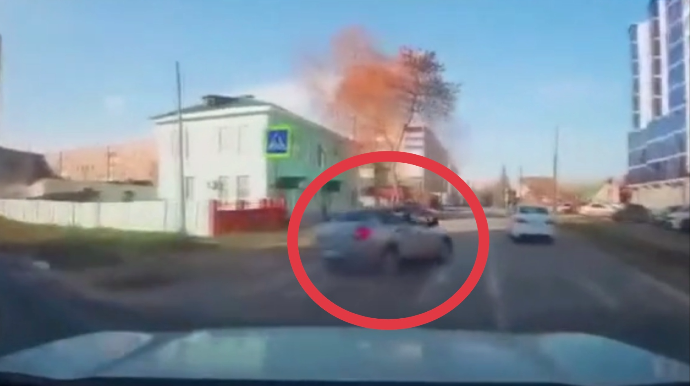 Əks yola çıxan sürücü iki avtomobillə toqquşdu - VİDEO