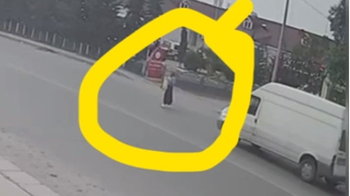 Sabirabadda ağır yol qəzası:  mikroavtobus piyadanı vuraraq öldürdü - VİDEO 