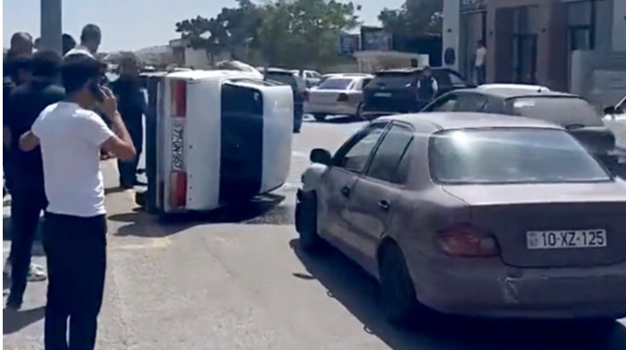 Mərdəkanda “Hyundai” “VAZ”ı vurub aşırdı - VİDEO