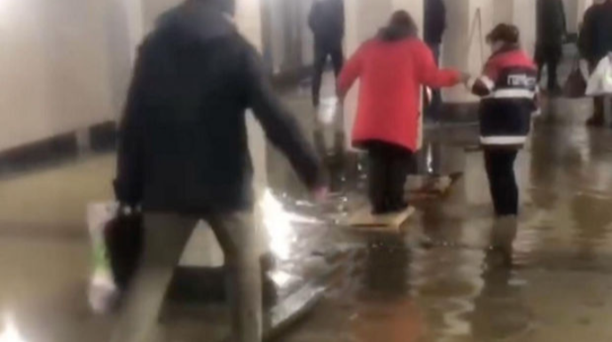 Rusiyada Moskva metropolitenində “Kalmar oyunu” - VİDEO 