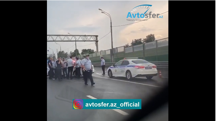 Şeytana uyaraq polis maşınını oğurladı  - VİDEO