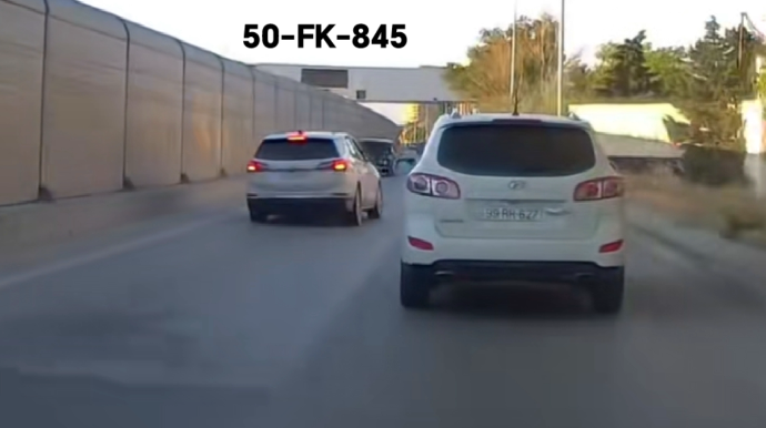 Sürücü əks yolda olduğunu son anda anlayıb ölümdən xilas oldu - VİDEO