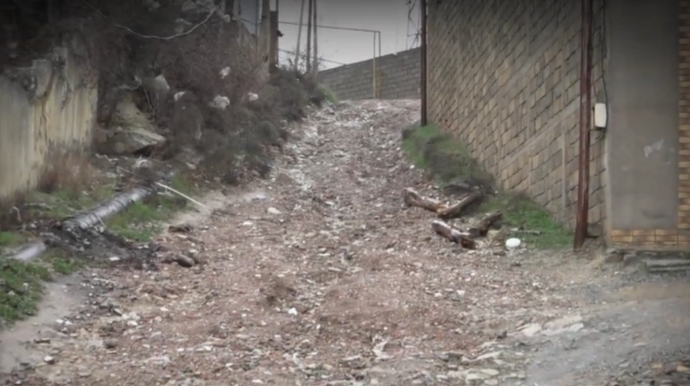 Səbailin bitmək bilməyən yol problemi: Sakinlərin şikayətinə niyə baxılmır? - VİDEO