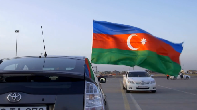 Avtomobil həvəskarları Silahlı Qüvvələr Gününü qeyd etdi   - VİDEO