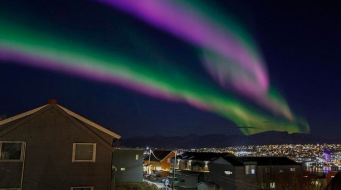 Необычное полярное сияние заметили в Норвегии - ФОТО