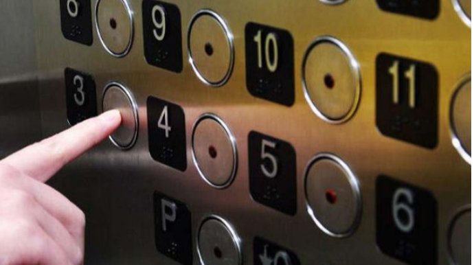 Bakıda iki nəfər köməksiz qaldı