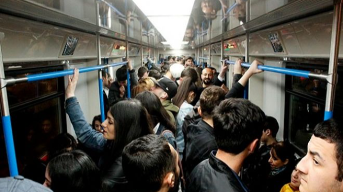 Metro ilə rekord sayda sərnişin daşınıb 