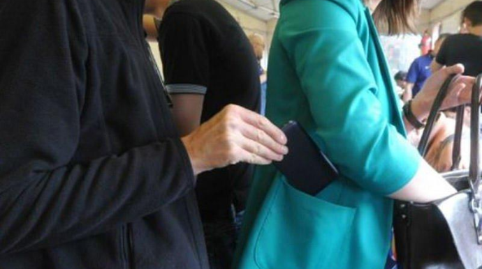 Bakıda qadına qarşı qulduruluq edilib