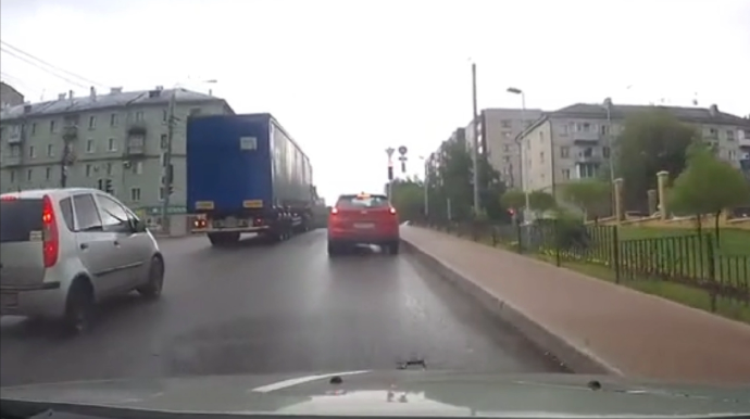 "TIR"ın əyləcindəki nasazlıq qəzaya səbəb oldu - VİDEO