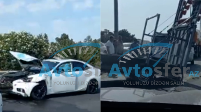 Aeroport yolunda ağır qəza: 2 maşın mobil xəbərdarlıq nişanına çırpıldı - VİDEO 