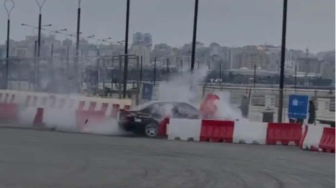 Dünənki yarışda qəza anı - VIDEO 