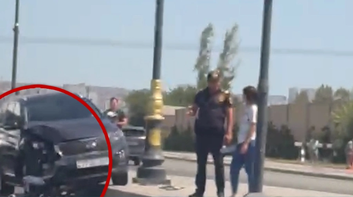 8 Noyabr prospektində iki avtomobil toqquşdu - VİDEO