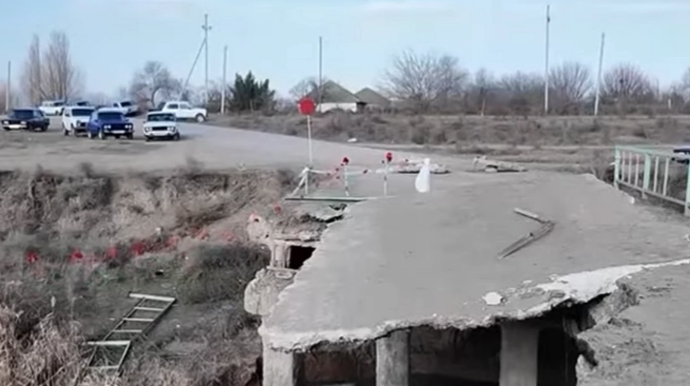 Разрушенный мост изолировал несколько сел в Сабирабадском районе - ВИДЕО