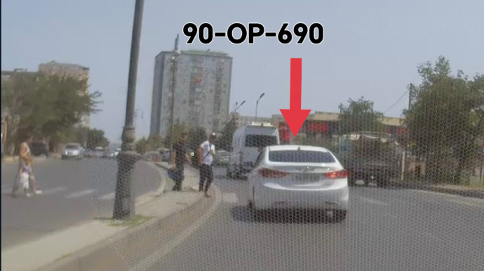 Xırdalanda piyadaları saymayan sürücü onlara yol vermədi: Təhlükəli anlar - VİDEO