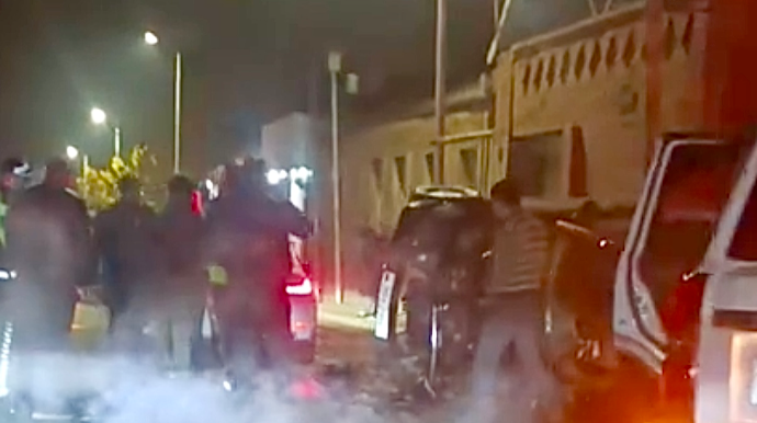 Gəncədə idarəetmədən çıxan “Mercedes” aşdı - VİDEO