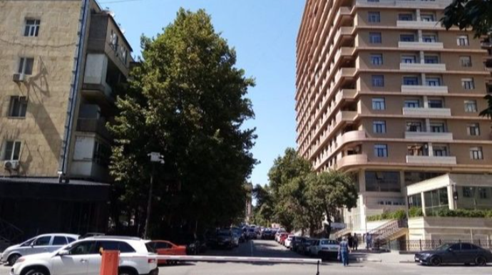 Yolları zəbt edən tikinti şirkətləri, həll yolunu tapmayan PROBLEM   - FOTO