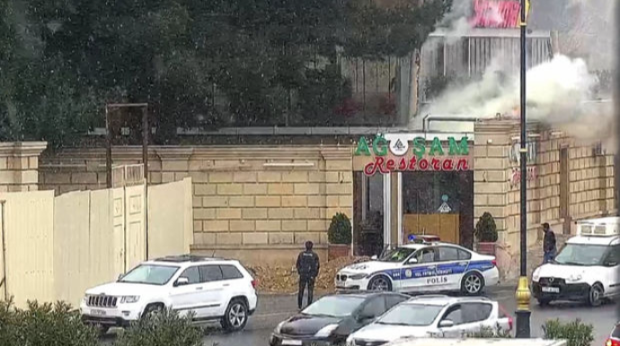 Bakıda restoranda başlayan yanğın yolda sıxlığa səbəb oldu - FOTO 