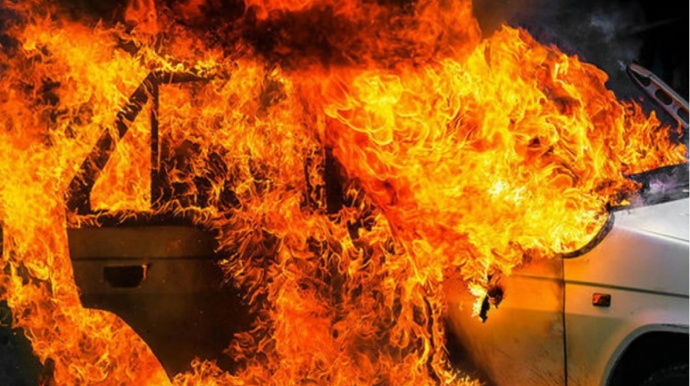 Zaqatalada avtomobil yanaraq kül oldu