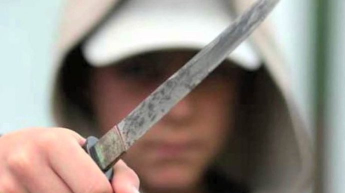 Bakıda gənc oğlan qonşusu tərəfindən bıçaqlanıb