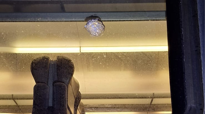 İçərisində sərnişin olan Bakı-Sumqayıt qatarına daş atdılar - FOTO 