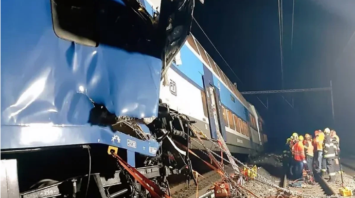 Qatarlar toqquşub, 40 nəfər yaralanıb - FOTO