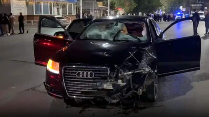 Qırmızıdan keçən "Audi" skuterli qızları vurdu; ikisi də öldü - VİDEO 