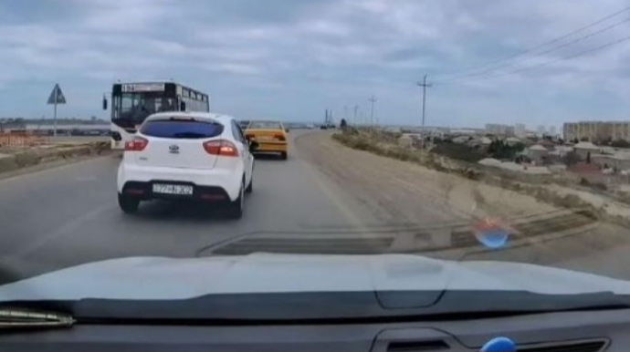 Ötmənin qadağan olduğu yerdə əks yola çıxıb təhlükə yaradan sürücü cərimələndi – ANBAAN VİDEO   