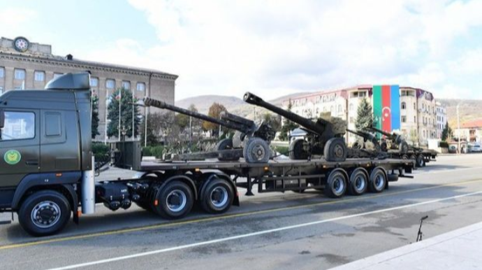 Xankəndidəki paradda ermənilərdən hərbi qənimət kimi götürülən tank və texnikalar nümayiş etdirilib  - FOTO