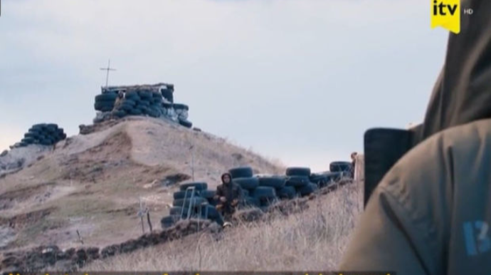 İTV-nin çəkiliş qrupu postda duran erməni hərbçilərini susdurdu - VİDEO 