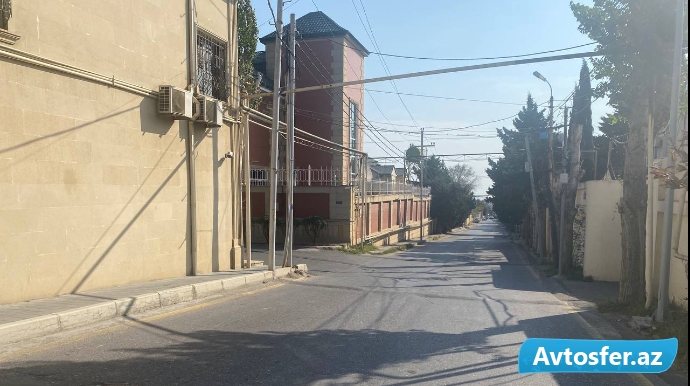 Badamdarda yola tramplin qoyduran keçmiş məmur qonşuları ziyana saldı - VİDEO