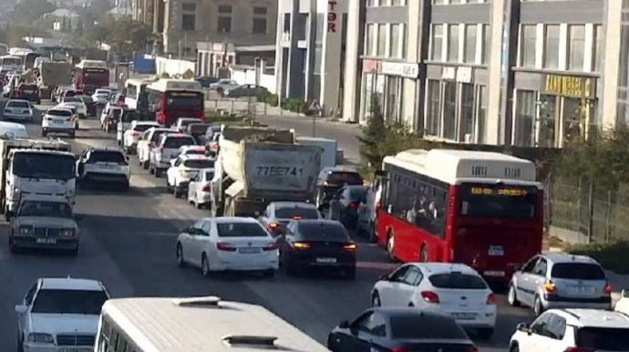 Bakıda bu yollarında tıxac var - SİYAHI 
