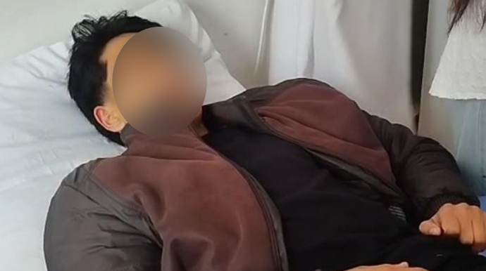 Məktəbli dərsdə sinif yoldaşının valideyni tərəfindən döyüldü - FOTO