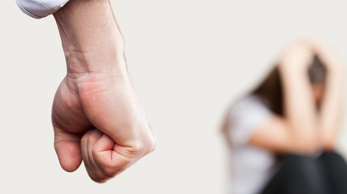 İsveç polisi qadınlara qarşı zorakılıqla mübarizədə çatışmazlıqlarını etiraf edib 