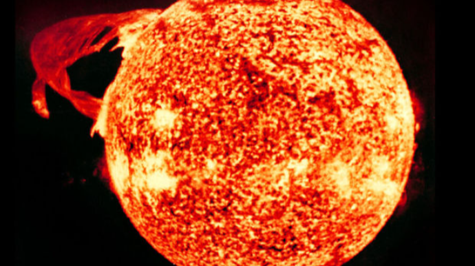 Günəşdə güclü partlayış baş verib