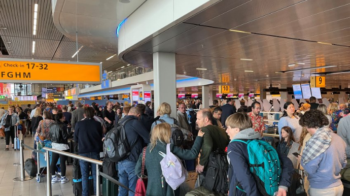 Amsterdam Hava Limanı  sərnişin sayına qoyduğu limitin vaxtını uzadır