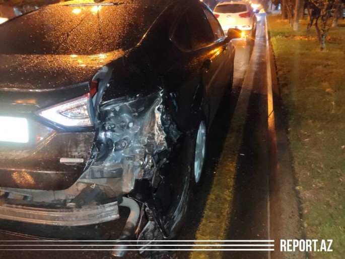 Bakıda iki avtomobil toqquşdu