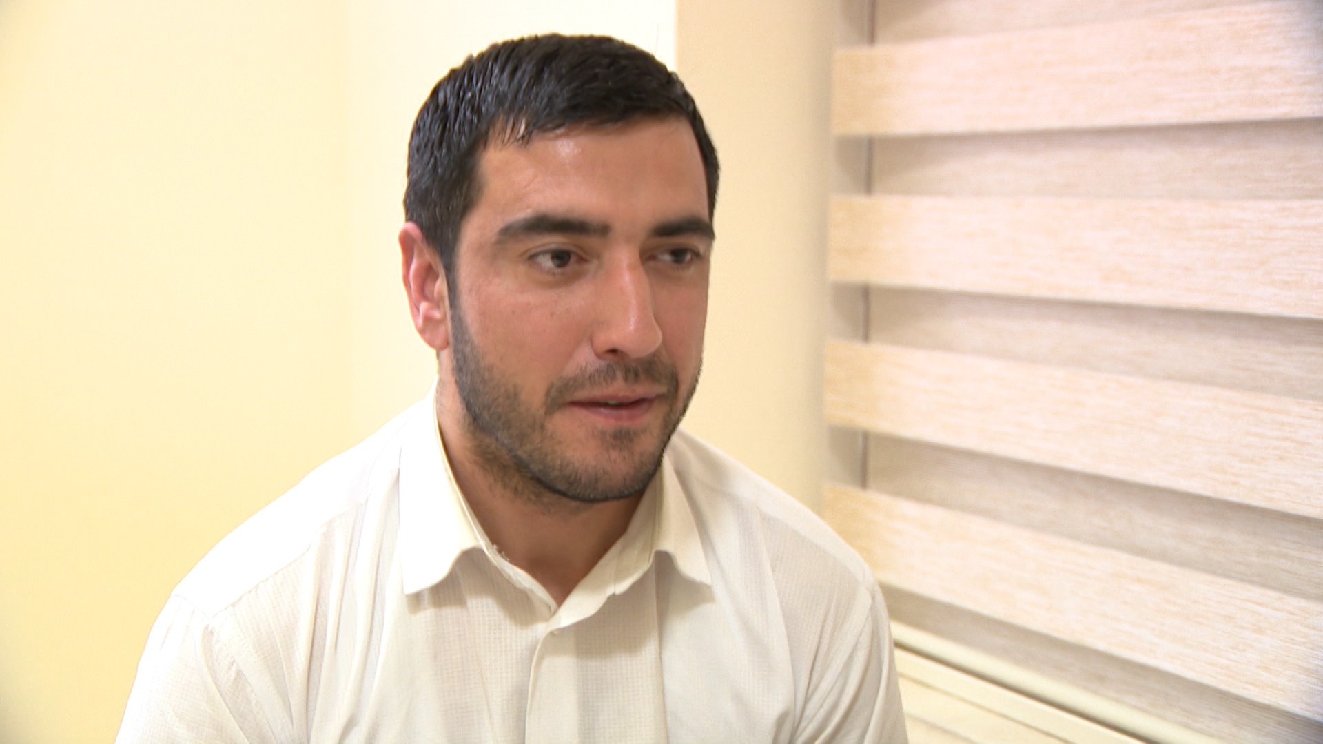 Axundun iş otağını soydular - FOTO