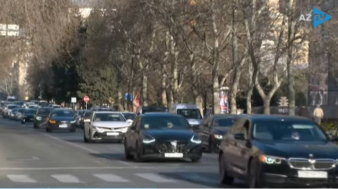 Bakının mərkəzi küçəsində sürücüləri çaşdıran zolaq - VİDEO 
