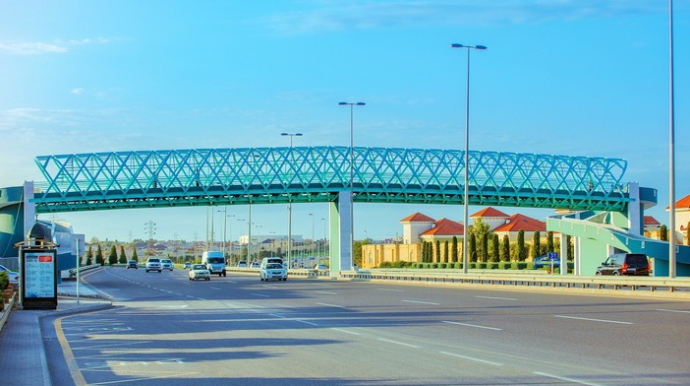 Yeni yerüstü piyada keçidi inşa edilib  - FOTO