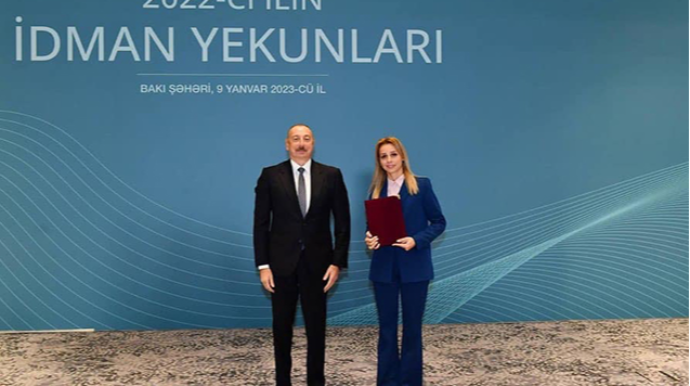 Prezident ona ev verdi   - FOTO