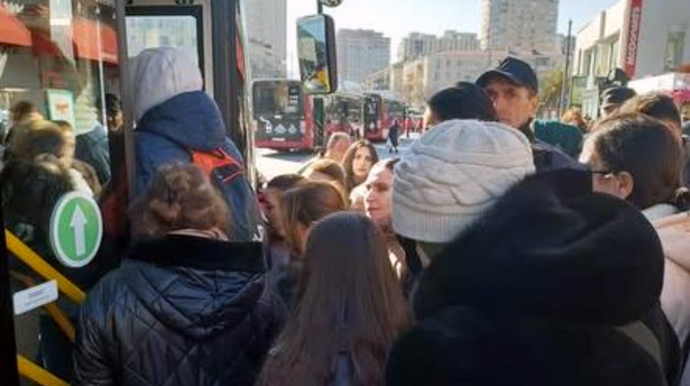 Bakıda avtobuslarda sıxlıq yaranmasının əsas səbəblərindən biri - FOTO - AÇIQLAMA 