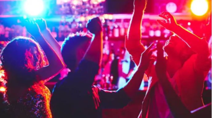 Şirkətin 183 min manat pulunu qızlara xərcləyən əməkdaşa hökm oxundu