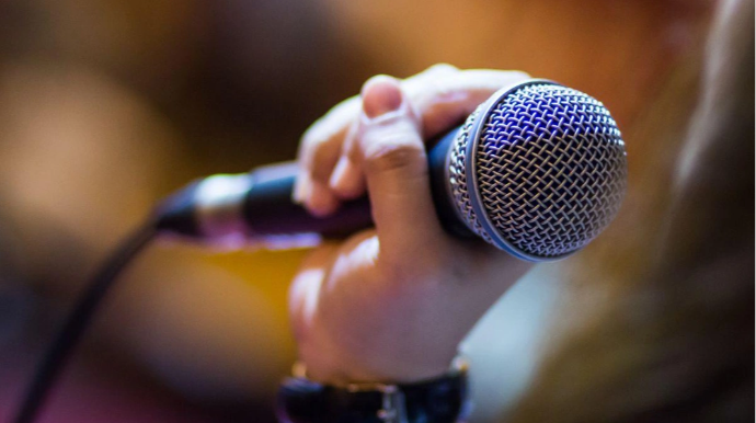 Pul verib efirə çıxmaq istəyən müğənniyə qarşı dələduzluq edildi 