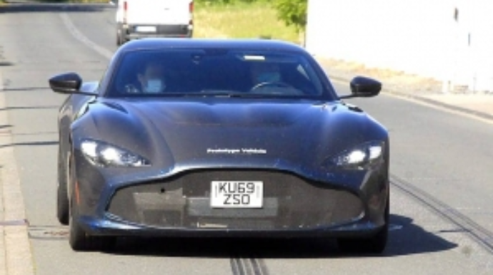 Aston Martin DBS GT Zagato modelinin yekun sınaqlarına başlanıb