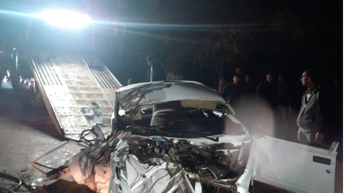 Qubada "07" ağaca çırpıldı,  4 ölü, 1 yaralı var - FOTO