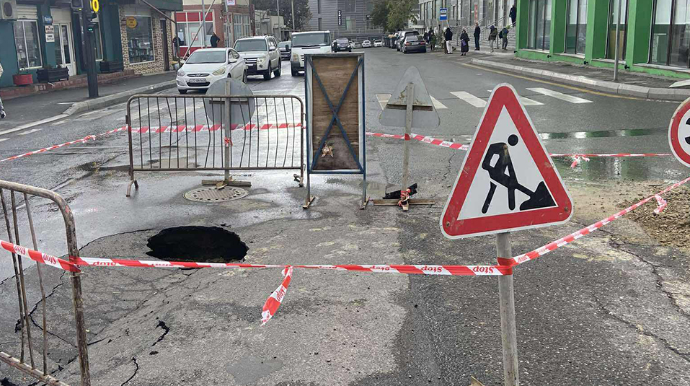 Badamdarda yol çökdü - FOTO - VİDEO